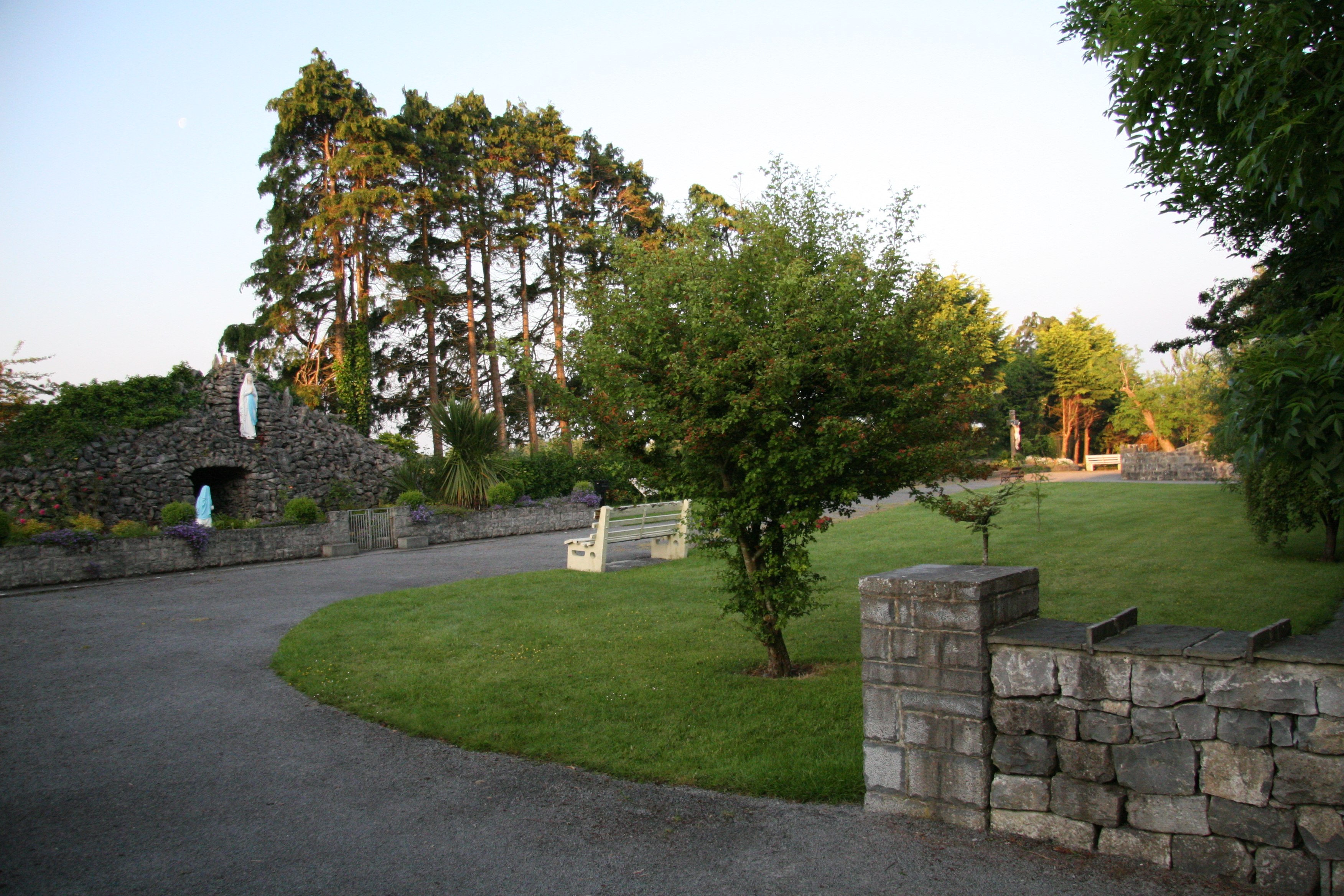 Dawn at Our Lady’s Well, Athenry at 5 a.m. on 6th June 2006